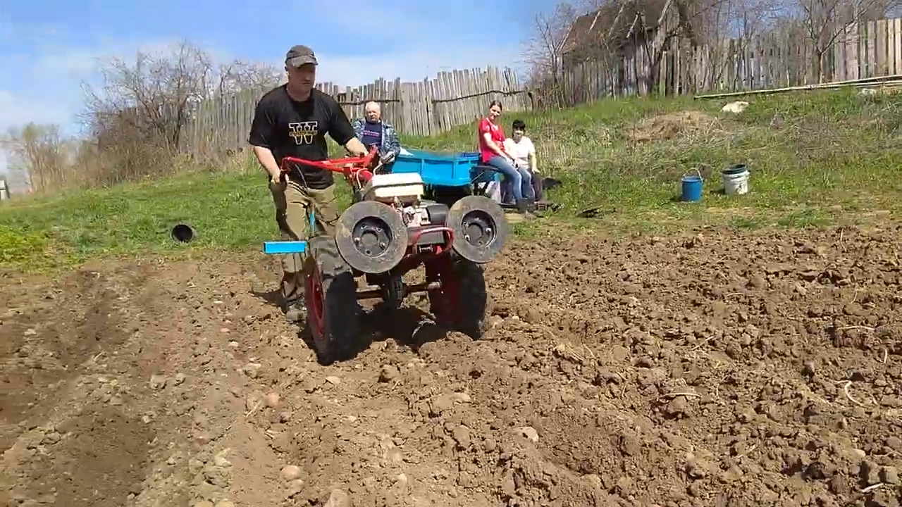 Сажаем картофель. Два участка за день 2020 смотреть онлайн
