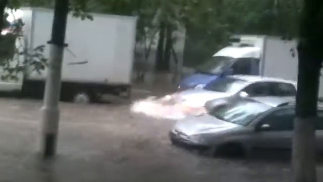 Потоп в Одинцово.Врезался в дерево. смотреть онлайн