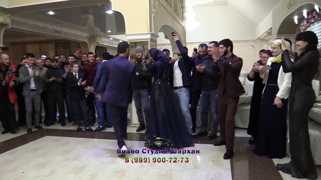 Россия-Грозный. Самое интересное тут. Знаменитый Асхаб Бурсагов Танцует. Студия Шархан смотреть онлайн