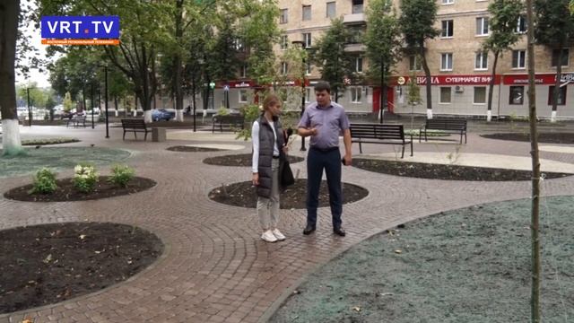 Мавританский газон на центральной аллее. Новые технологии озадачили горожан. смотреть онлайн