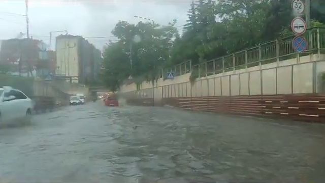 В Ессентуках град и потоп, остальному Ставрополью приготовиться смотреть онлайн