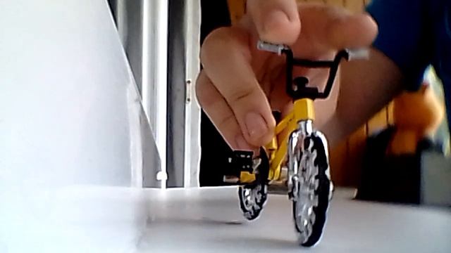 Трюки на Фингер BMX. (Более 6-ти крутых трюков.) смотреть онлайн