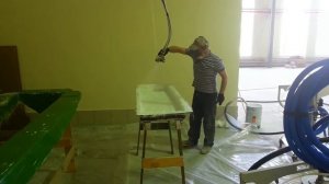 Напыление смолы и ровинга. Производство лодки. Оборудование для напыления.