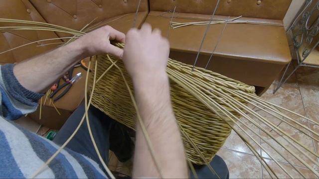 КОСИЧКА НА ПРЯМОУГОЛЬНОЙ КОРЗИНЕ #лозоплетение смотреть онлайн