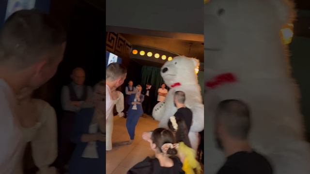 День Рождения Белый Мишка из ТИК ТОКА смотреть онлайн