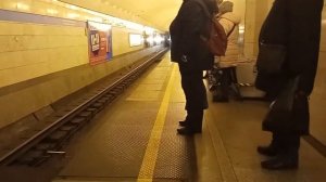 Прибытие 81-540.1 Боинг на станцию Проспект Просвещения