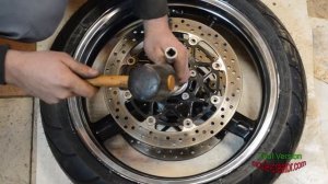 замена подшипников и сальников переднего колеса Suzuki gsx r600