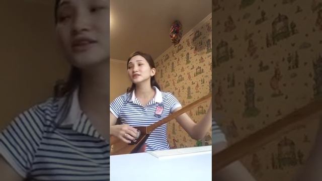 Песенный марафон #казахиОмскапоют любимые казахские песни. Асия Шамратова играет на домбре и поет смотреть онлайн