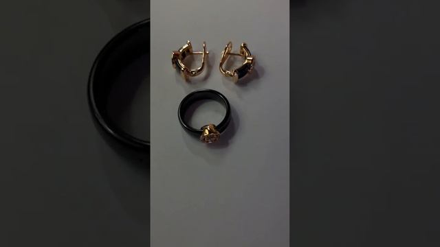 Набор бижутерии Керамика черная с позолотой серьги и кольцо смотреть онлайн