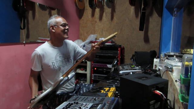 Teste comparativo entre 4 modelos Ibanez смотреть онлайн
