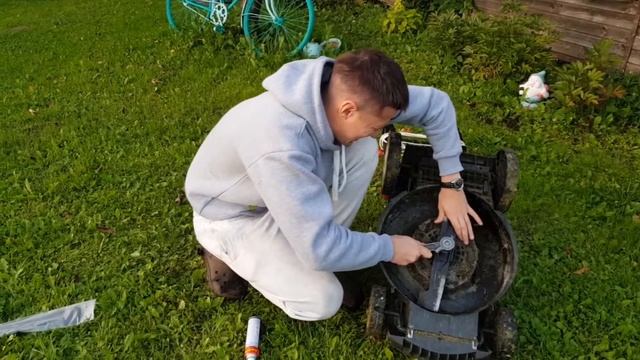 Как поменять нож на газонокосилке STERWINS 1700вт смотреть онлайн