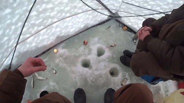 Зима зимой, а рыбалка по распорядку! Чепца. Пробиваем дороги после пурги. смотреть онлайн