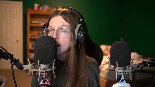ASMR Guessing Things About You (Choatic and Random) смотреть онлайн