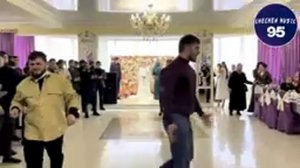 ТОТ САМЫЙ ПАРЕНЬ КОТОРЫЙ ТАНЦУЕТ НЕРЕАЛЬНО ЧЕТКО