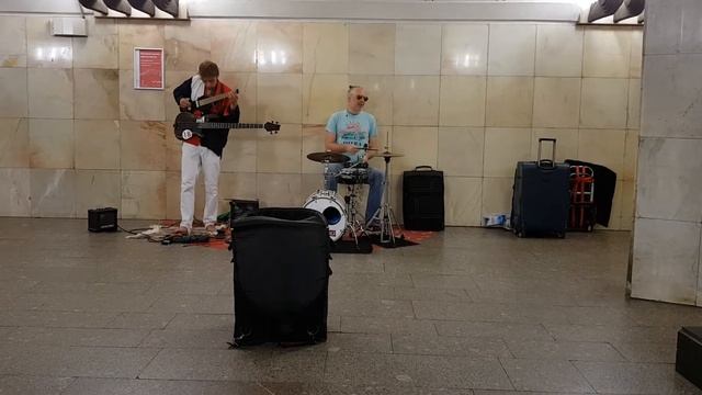 Выступление на станции метро Чеховская смотреть онлайн