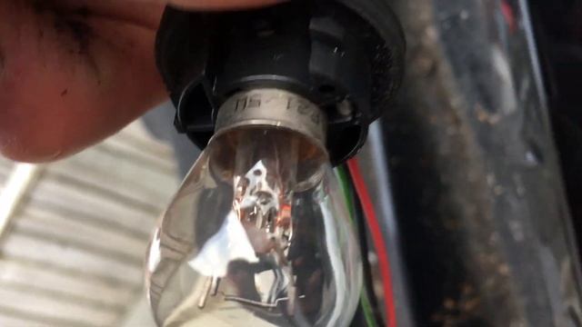 Ford Fiesta How to Change Brake light Reverse Light Fog Light Bulb MK 6 смотреть онлайн