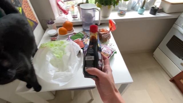 ВЛОГ. Кира в шоке.Подарки от мамы. Цветы от друзей. Веселимся как можем. смотреть онлайн