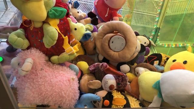 Школьный пенал в автомате с игрушками \ Как достать игрушку из автомат с игрушками \ хватайка смотреть онлайн