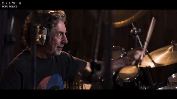DarWin – Soul Police -- Simon Phillips Drum Performance Close Up