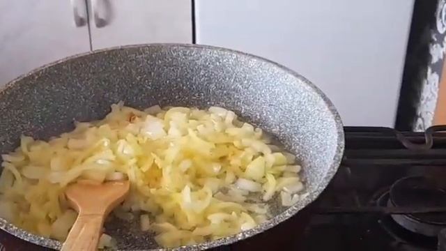 Кашеварю// Куриная голень на обед //На луковой подушке// смотреть онлайн