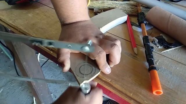 КАК СДЕЛАТЬ МАКЕТ М4А4 ИЗ ДЕРЕВА ! смотреть онлайн