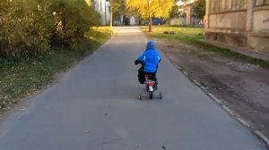 Как научить ребёнка кататься на велосипеде.