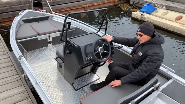 Victory A450 — лодка с центральной консолью