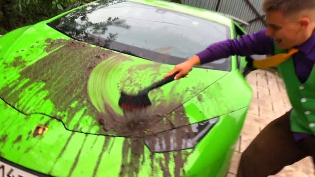 Man SMEARED with Mud Car VS Mr. Joe on Dirty Lamborghini Huracan in Car Wash смотреть онлайн
