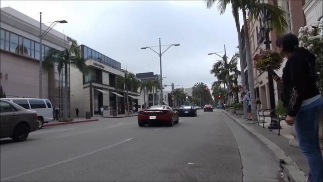 Ferrari 458 and McLaren MP4-12C Cruising in Beverly Hills! смотреть онлайн