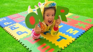 Лера и малыш учат алфавит - сборник полезных видео для детей