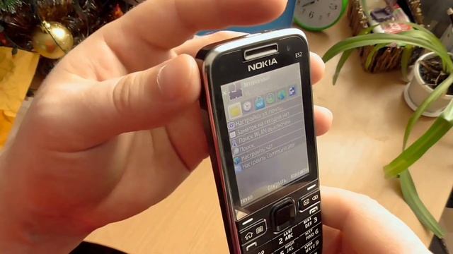 Nhìn lại Nokia E52 , chiếc smartphone danh nhân bàn phím t9 pin trâu, mỏng nhỏ gọn. смотреть онлайн