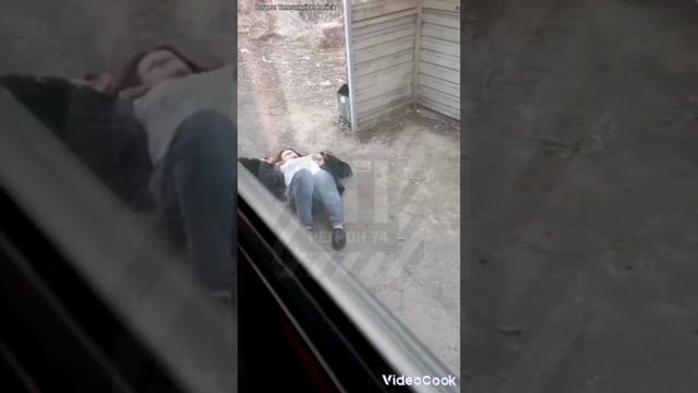 В Копейске мужчина выкинул пьяную девушку из автобуса смотреть онлайн