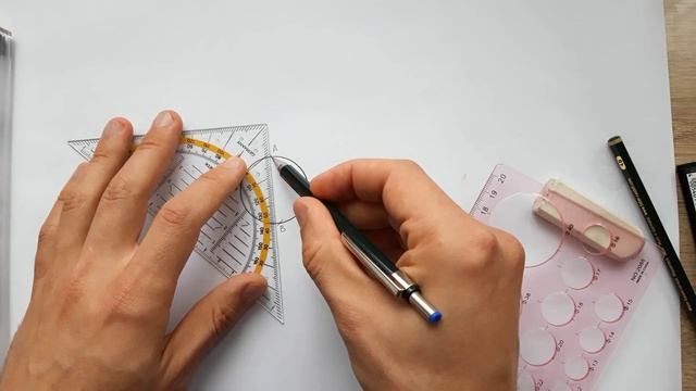 ОПРЕДЕЛЕНИЕ ЦЕНТРА ОКРУЖНОСТИ УГОЛЬНИКОМ. Геометрическое черчение смотреть онлайн