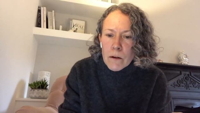 ANNA ESHWOOD. Ответ на вопрос "Наклон головы: что делать, если у клиента не двигается шея?" смотреть онлайн