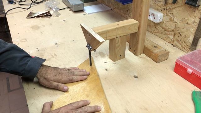 Демонстрация работы самодельного лобзикового стола с верхней опорой смотреть онлайн