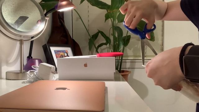Gold M1 MacBook Air 2020 Unboxing + Accessories смотреть онлайн