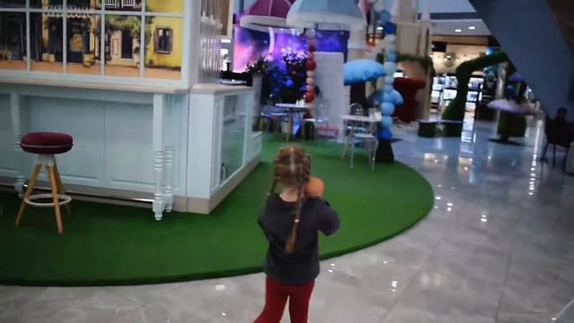 Соня и Оля вспоминают время когда они были маленькими. смотреть онлайн