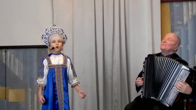 Ученица Чернской музыкальной школы Диана Полякова. Аккомпанирует преподаватель Александр Кретов. смотреть онлайн