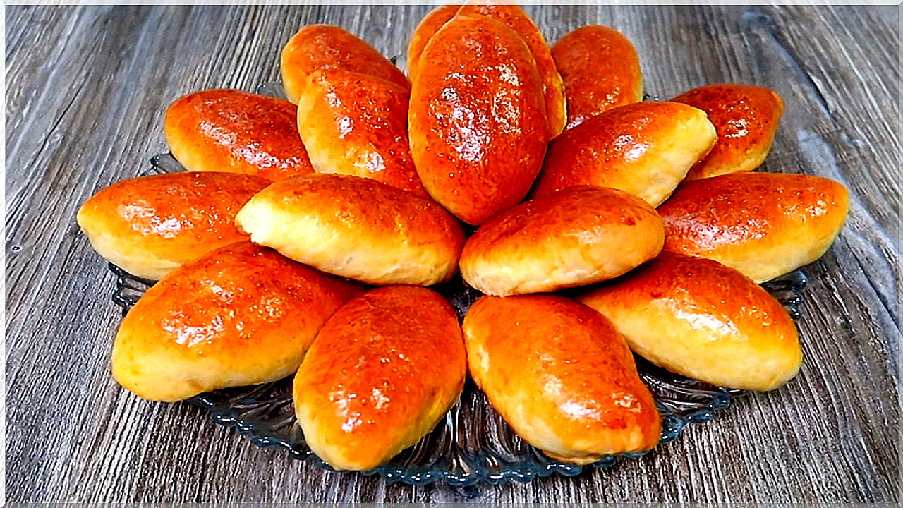 ПИРОЖКИ С ЯБЛОКАМИ КАК ПУХ. САМА ПРОДАВЩИЦА ПИРОЖКОВ ПОДЕЛИЛАСЬ С ЭТИМ РЕЦЕПТОМ ‼ ПОКОРЯЕТ СРАЗУ смотреть онлайн