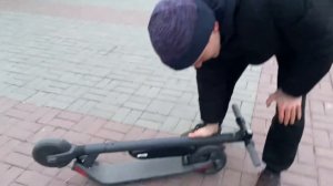 Как сложить электросамокат Seagway Ninebot ES2 ES4