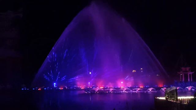 Китай фонтан шоу с голограмма 2018 смотреть онлайн