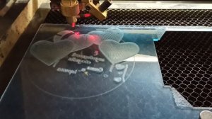 нанесение рисунка на оргстекло СО2 лазером.быстрым резом