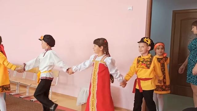 Вход на праздник "Осенняя Ярмарка", игра "Золотые ворота", подготовительная группа смотреть онлайн