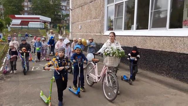 Парад самокатов в Голоске смотреть онлайн