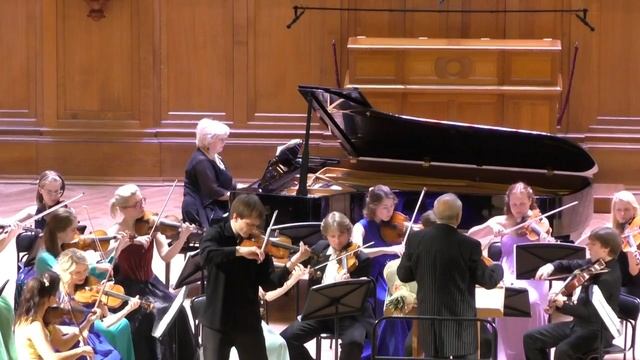 Ф. Крейслер - «Гитана» Солист - Игорь Хухуа «Московия» дирижер -Эдуард Грач смотреть онлайн