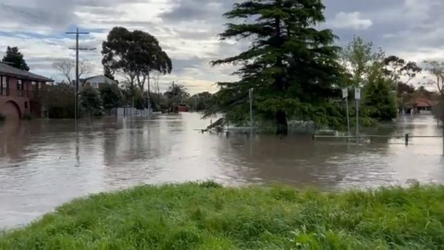 Evacuate Australia! Huge flooding in Victoria смотреть онлайн