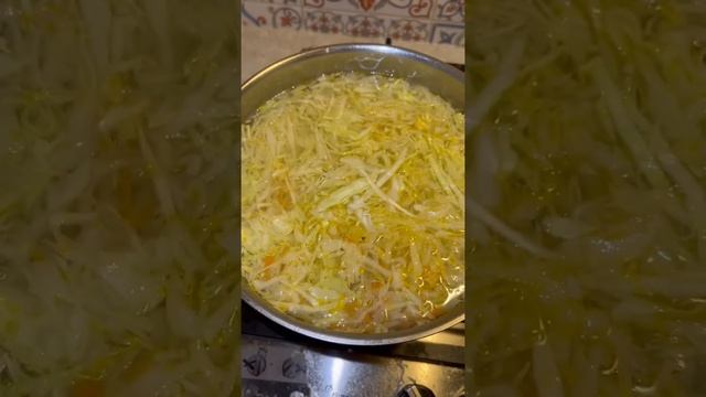 Очень вкусные щи без мяса. Чистые , прозрачные, легкие. Для лета незаменимые