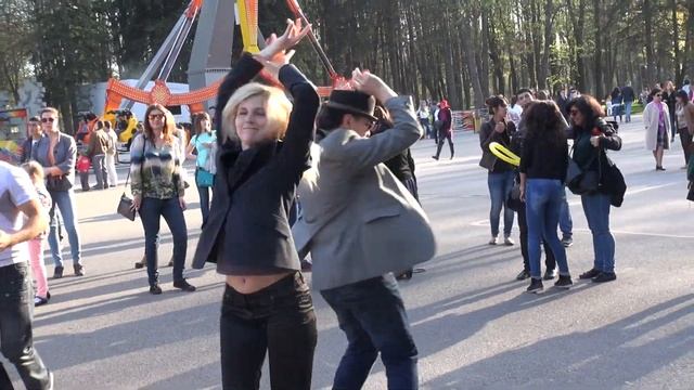 Игорь Шустов и Елена Тихонова - бачата на Крестовском смотреть онлайн