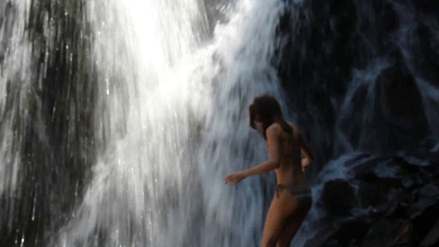 Как я 2 раза занырнула в ледяной горный водопад смотреть онлайн