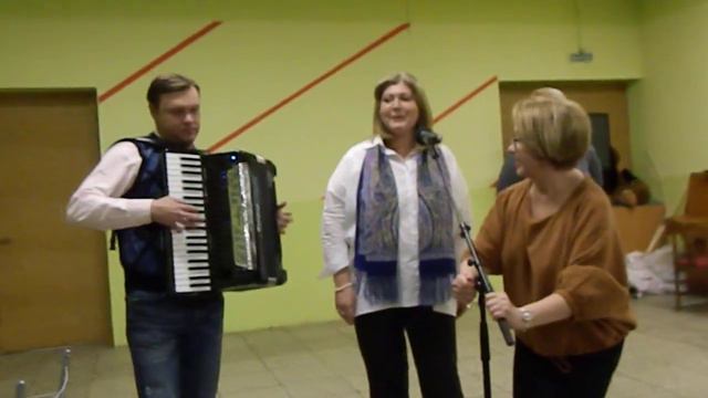 Поздравление ансамбля "Надежда". Песня "Вагончик тронется". смотреть онлайн